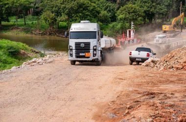Balsa de acesso na rodovia federal BR=319 (Foto: João Dejacy/Rios de Notícias)