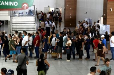 Os atendimentos ocorrem no Centro de Convenções Vasco Vasques - (Foto: Tunico Santos/Rios de Notícias)