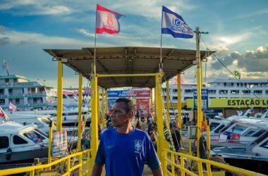 No embalo dos bois, passageiros transformam viagem a Parintins em festa