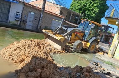 Obras na rua Novo Aleixo