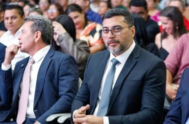 Governador Wilson Lima e vice Tadeu de Souza durante a formatura dos alunos da Fundação Matias Machline, realizada no salão do Centro de Convenções Vasco Vasques - (Foto: Antonio Lima/Secom)