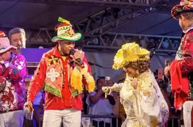 Alcione sofre queda durante show em São Luís, mas segue apresentação e tranquiliza fãs