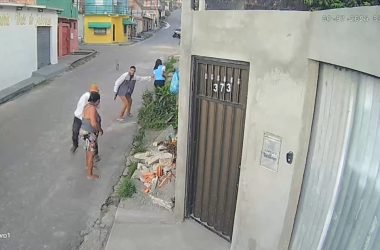 Dupla armada rende duas mulheres durante assalto na zona Norte de Manaus - (Foto: Reprodução/ Redes sociais)