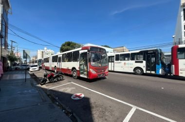 'Acabou o diálogo': rodoviários paralisam transporte coletivo por atraso de salários e plataformas ficam lotadas em Manaus - (Foto: Gabriel Lopes/ Rios FM)