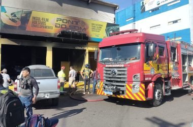 Incêndio atinge loja de acessórios automotivos na zona Norte de Manaus - (Foto: Reprodução/ Redes sociais)