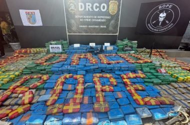 Operação apreende mais de 2,5 toneladas de cocaína, fuzil e munições no Rio Solimões - (Foto: Reprodução/Redes sociais)