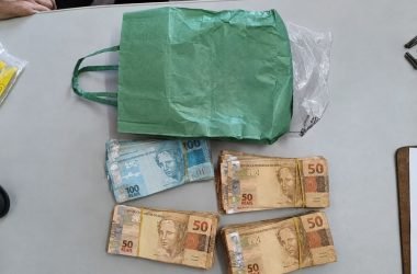 PF apreende R$ 27,8 mil em espécie e material de campanha em aeronave no Amazonas - (Foto: Divulgação/PF)