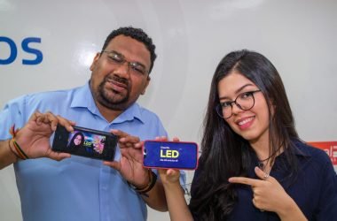 Professor Albert Nunes e estudante Suzyane Freitas da Frota