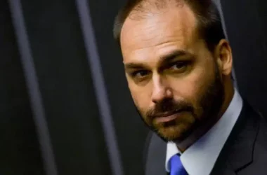 eduardo-bolsonaro-licenciamento