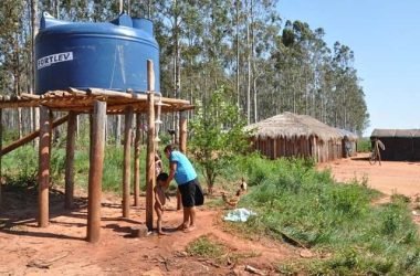 Falta de água potável em comunidades indígenas