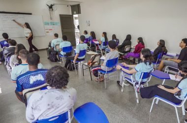Pé-de-Meia paga hoje 5ª parcela a alunos nascidos em julho e agosto - (Foto:  Rafa Neddermeyer/Agência Brasil)