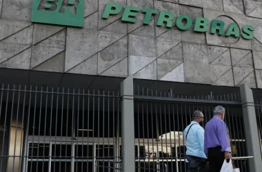 Com alívio da guerra, Petrobras reduz preço do querosene de aviação - (Foto:  Fernando Frazão/Agência Brasil)