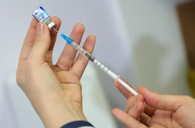 Vacina contra vírus sincicial respiratório em idosos reduz internações em 75% - (Foto: Fabio Rodrigues-Pozzebom/ Agência Brasil)