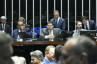 Senado anula norma sobre aborto legal em crianças vítimas de estupro - (Foto: Reprodução/Carlos Moura)